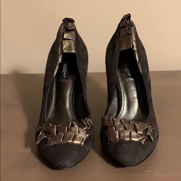 Dolce & Gabbana Grey Suede Ruffled Leather Pumps - Women’s Size 37 - Picture 3 of 11